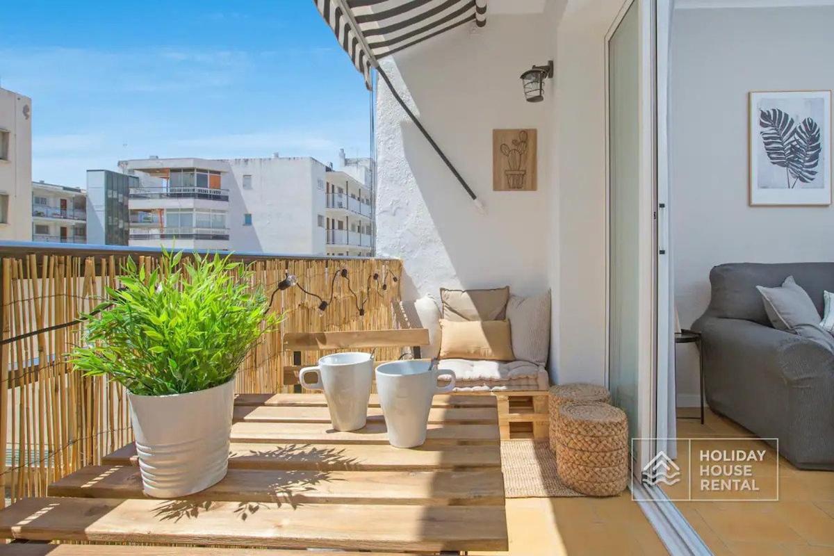 Cosy 3-Bedroom Apartment For 6-8 People Just 50M From The Beach 살루 외부 사진