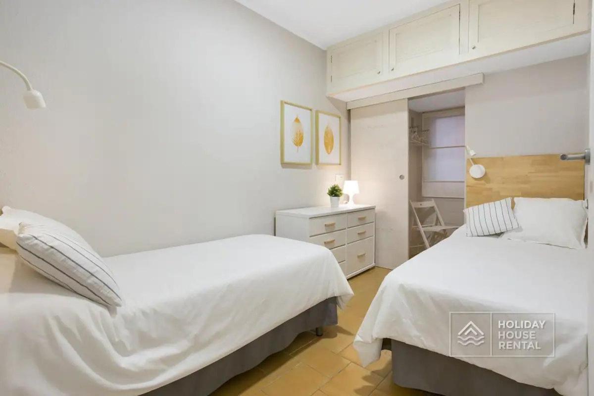 Cosy 3-Bedroom Apartment For 6-8 People Just 50M From The Beach 살루 외부 사진