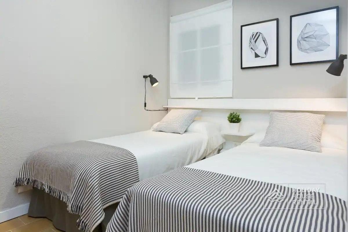 Cosy 3-Bedroom Apartment For 6-8 People Just 50M From The Beach 살루 외부 사진