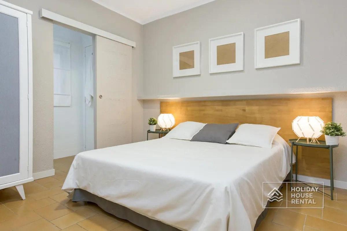 Cosy 3-Bedroom Apartment For 6-8 People Just 50M From The Beach 살루 외부 사진