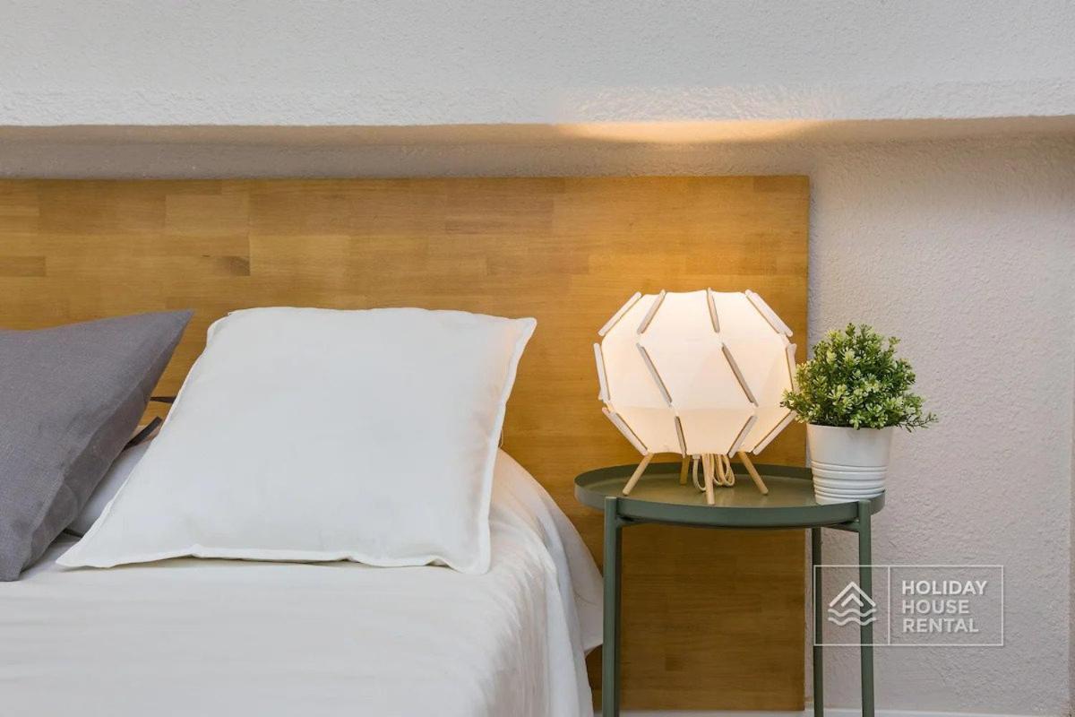 Cosy 3-Bedroom Apartment For 6-8 People Just 50M From The Beach 살루 외부 사진