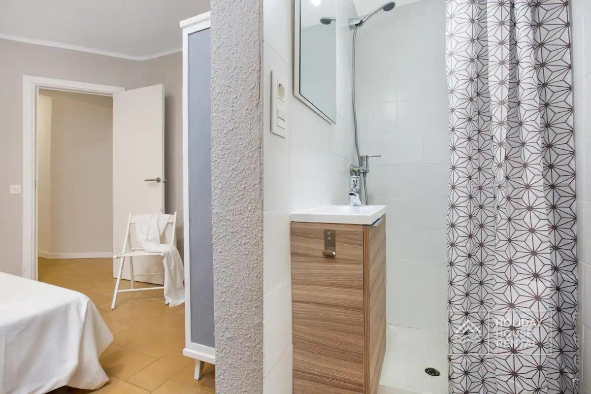 Cosy 3-Bedroom Apartment For 6-8 People Just 50M From The Beach 살루 외부 사진